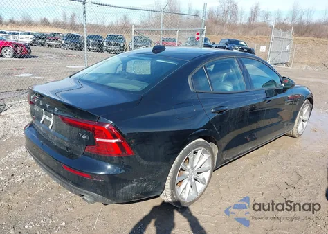 2021 Volvo S60 T6 Momentum z USA, uszkodzony, nr VIN 7JRA22TK4MG091392